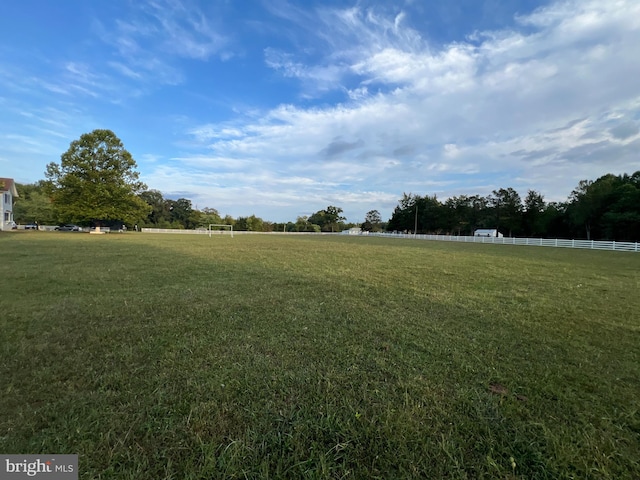 view of yard featuring a rural view