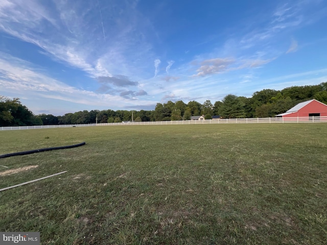 view of yard featuring a rural view