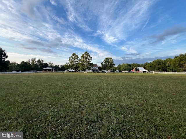 view of yard featuring a rural view