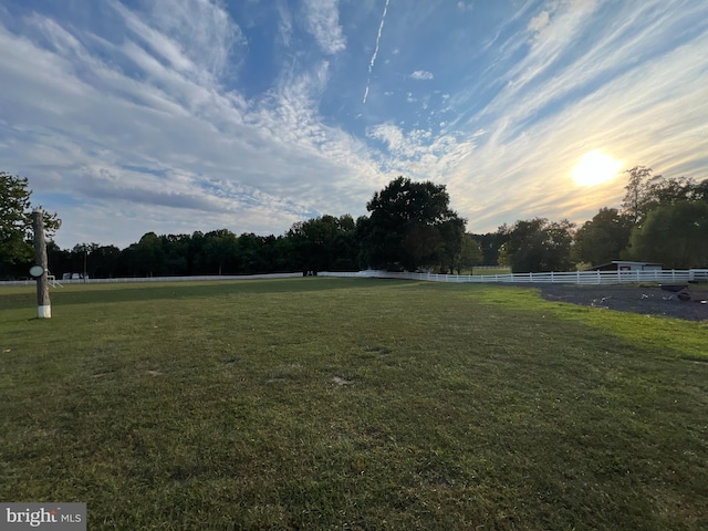 view of yard at dusk