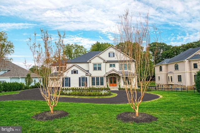 view of front of home featuring a front lawn