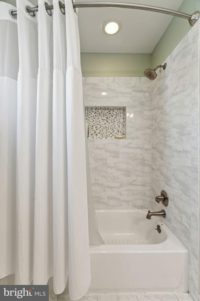 bathroom with shower / tub combo