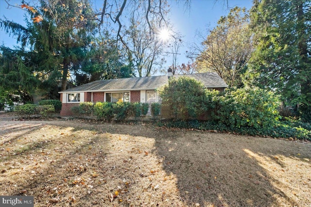 view of front of property with a front lawn