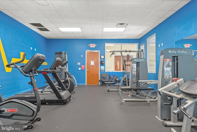 exercise room featuring a drop ceiling