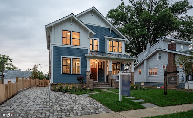 view of front of house with a front lawn and covered porch