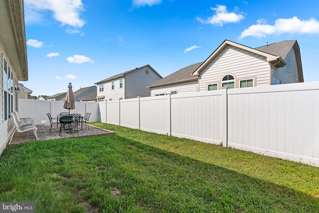 view of yard featuring a patio area