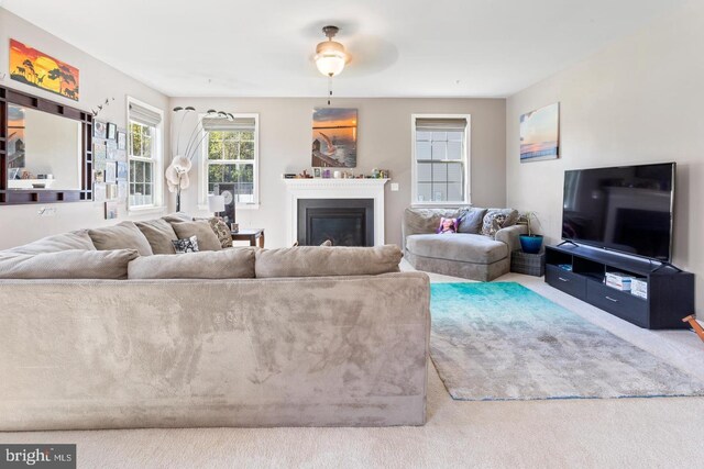 carpeted living room featuring ceiling fan