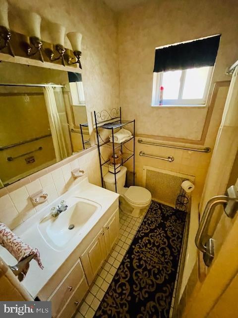 bathroom with vanity, toilet, and a shower with curtain