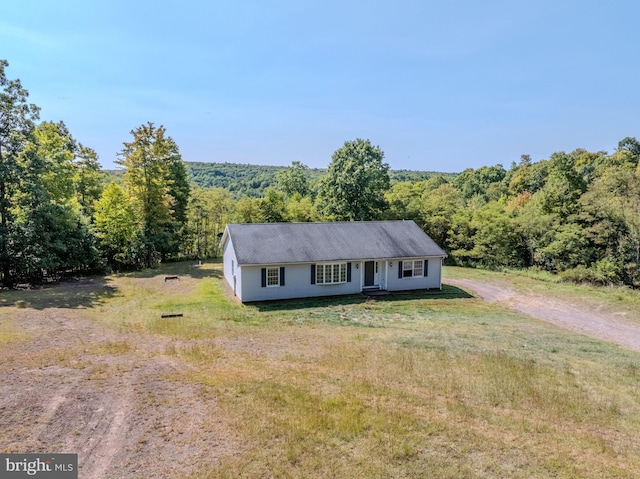 view of front of house featuring a front yard