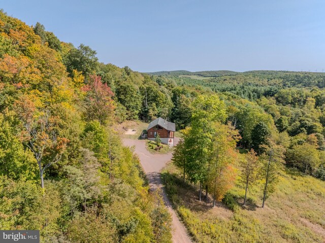 bird's eye view featuring a wooded view