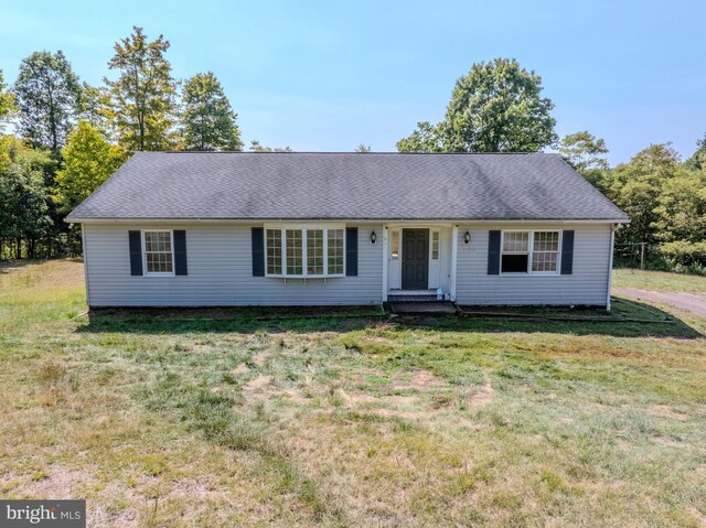 ranch-style home with a front yard