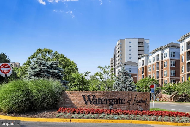 view of community / neighborhood sign