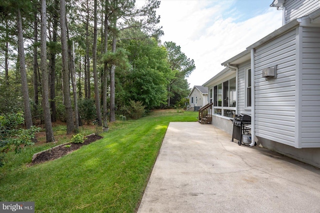 view of yard featuring a patio