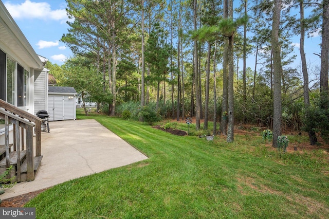 view of yard with a patio