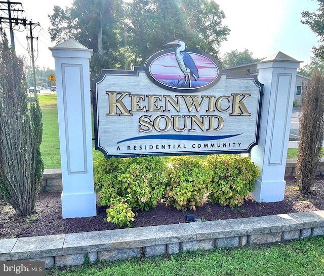 view of community / neighborhood sign