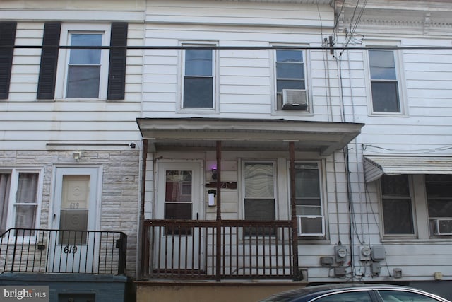 view of front facade with covered porch