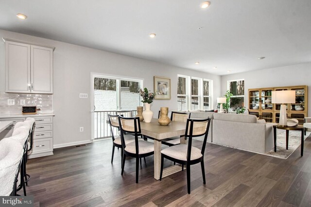 living room featuring light hardwood / wood-style floors and ceiling fan