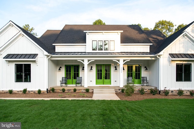 view of front of house with a front lawn and covered porch