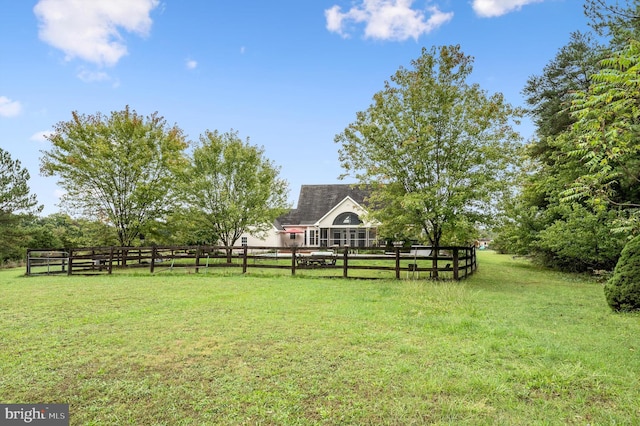 view of yard featuring a rural view