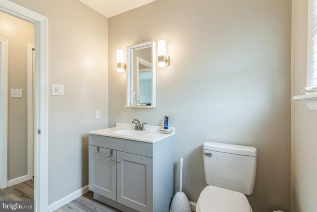 laundry area featuring sink and independent washer and dryer