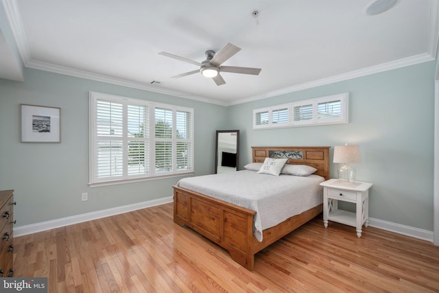 bedroom featuring light hardwood / wood-style floors, ceiling fan, and crown molding