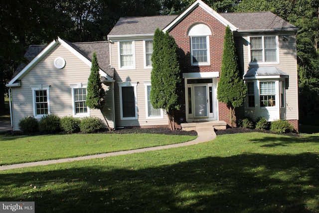 view of front facade with a front yard