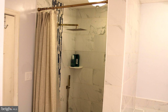 bathroom featuring curtained shower