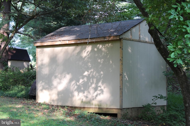 view of outbuilding