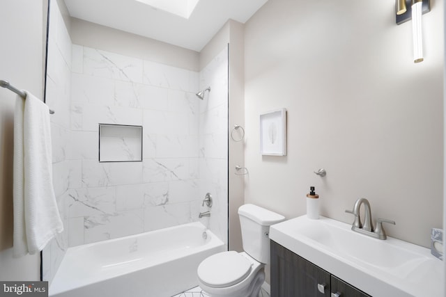 full bathroom featuring tiled shower / bath, vanity, and toilet