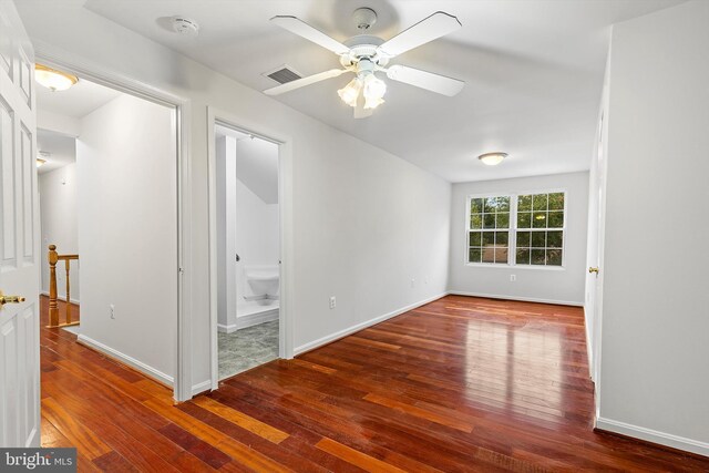 empty room featuring dark hardwood / wood-style flooring and ceiling fan