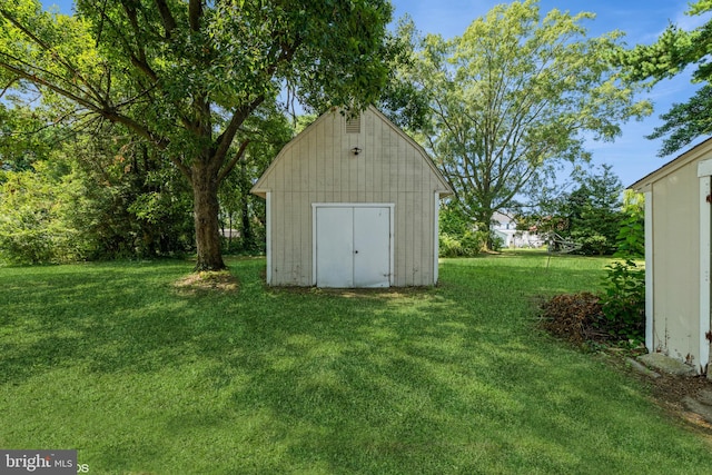 view of outdoor structure with a yard