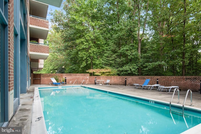 view of swimming pool