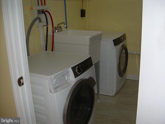 washroom featuring washer and clothes dryer