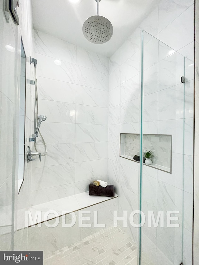 bathroom featuring tiled shower