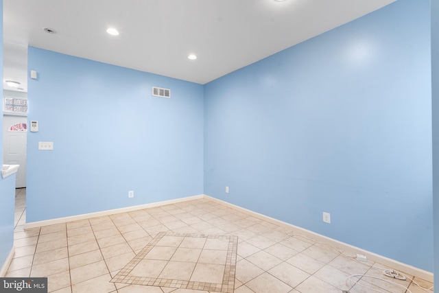 spare room featuring light tile patterned flooring