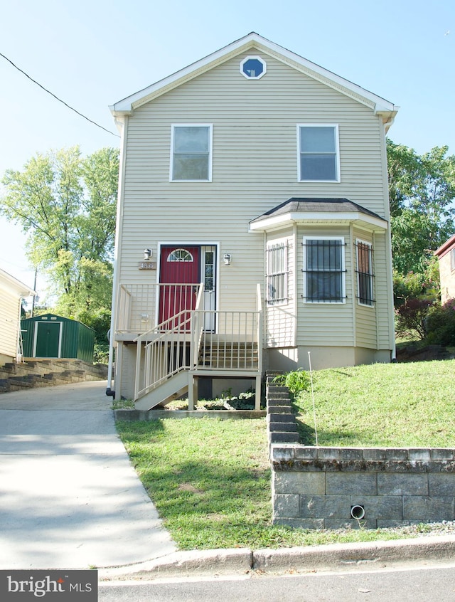 view of front of house featuring a front yard