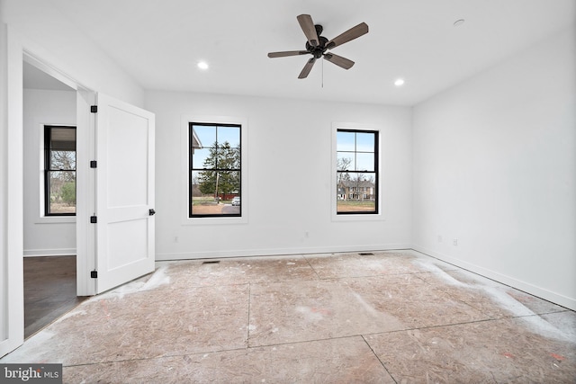 empty room featuring plenty of natural light and ceiling fan