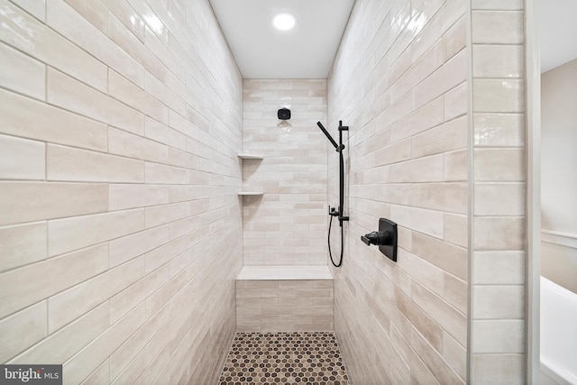 bathroom featuring a tile shower