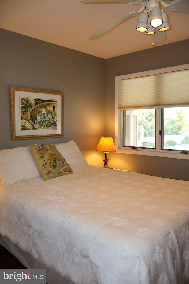 bedroom featuring ceiling fan