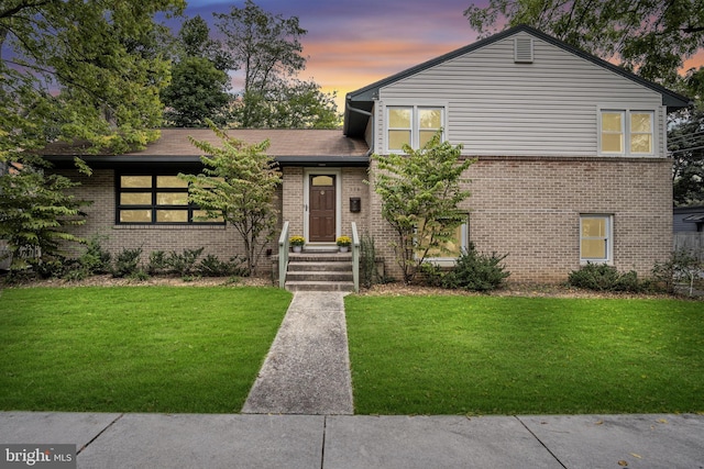 view of front of home featuring a yard