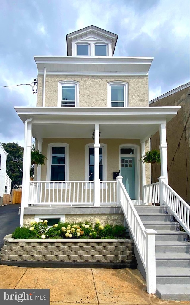 view of front of house featuring covered porch