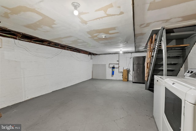 basement featuring washing machine and dryer