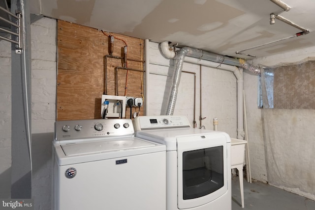 washroom with washer and clothes dryer