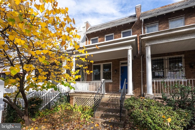 view of front of house featuring a porch