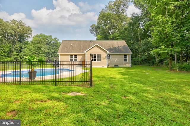 view of yard featuring a fenced in pool