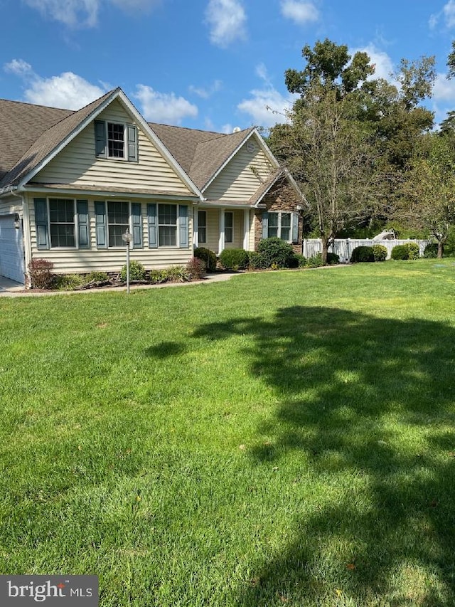 view of front of property with a front lawn