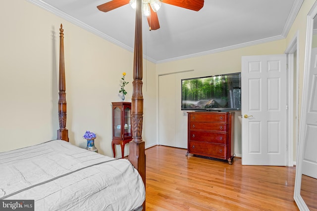 bedroom with crown molding, ceiling fan, and light hardwood / wood-style flooring