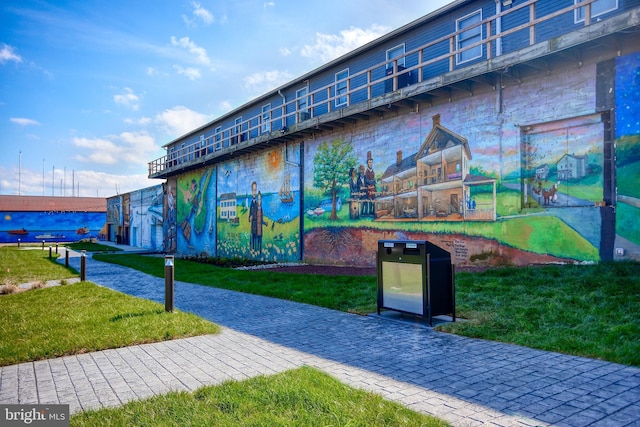 view of home's community featuring a lawn