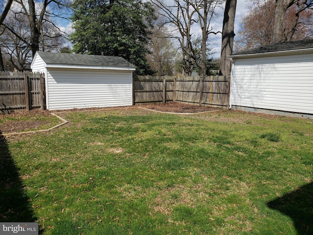 view of yard with a storage unit