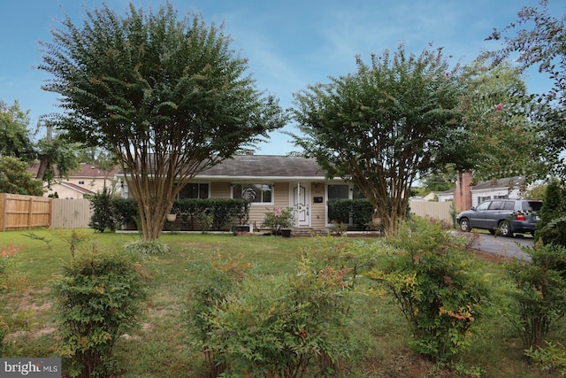 view of front of property with a front yard